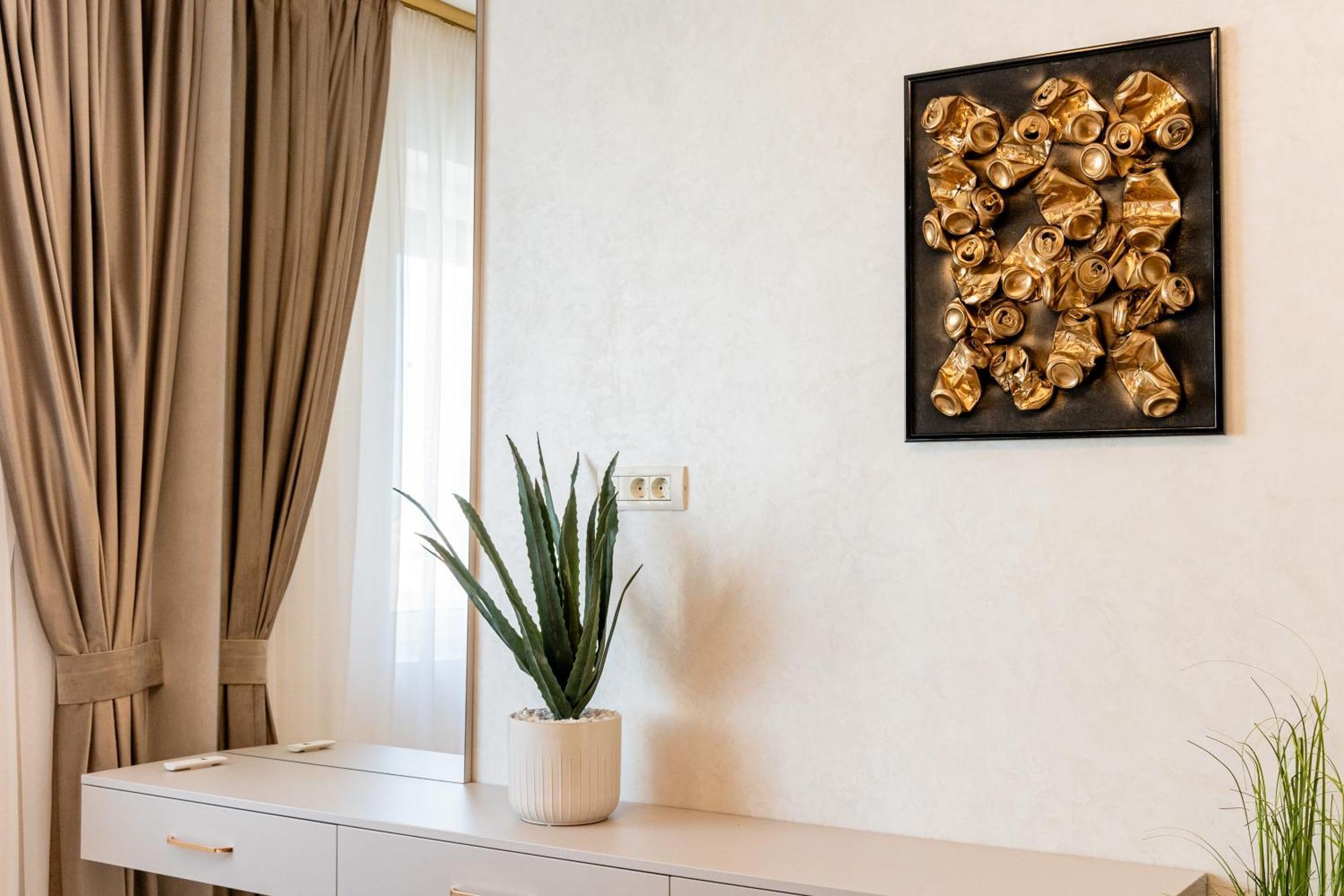 Fashion Stay-Valentino Apartment - By Openhouse Giroc Dış mekan fotoğraf